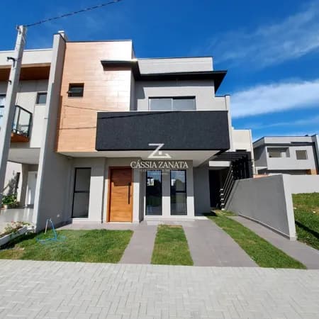 Sobrado em São José dos Pinhais - Costeira