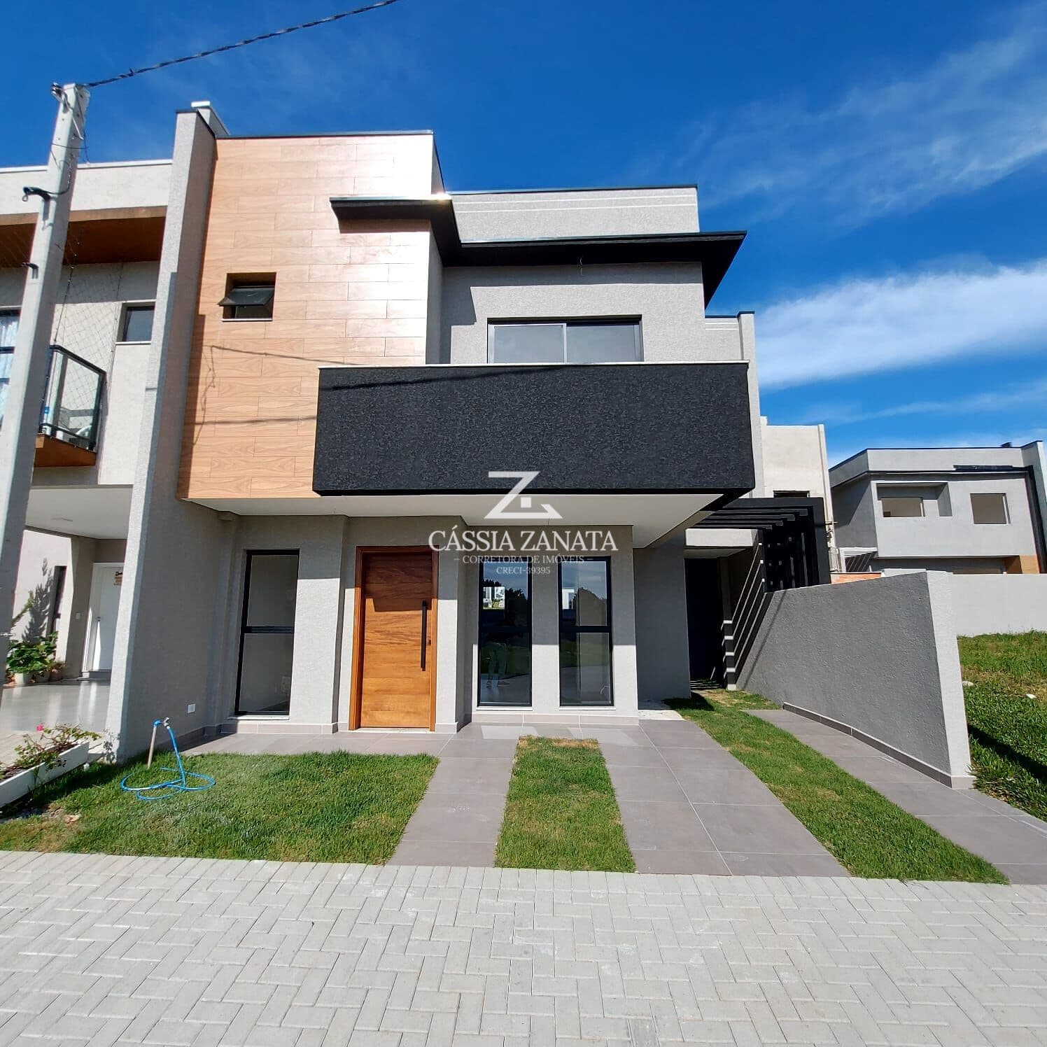 Sobrado em São José dos Pinhais - Costeira