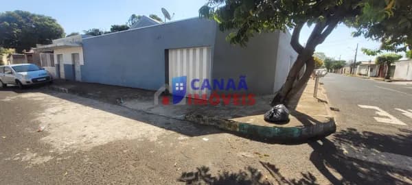 Imóvel de esquina bairro planalto c/ 2 casas e 1 cômodo comercial