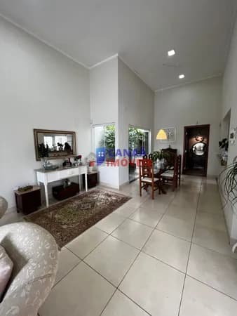 Casa 3 quartos 1 suíte c/ closet muito ampla c/ 198m² bairro osvaldo rezende (região bairro martins)