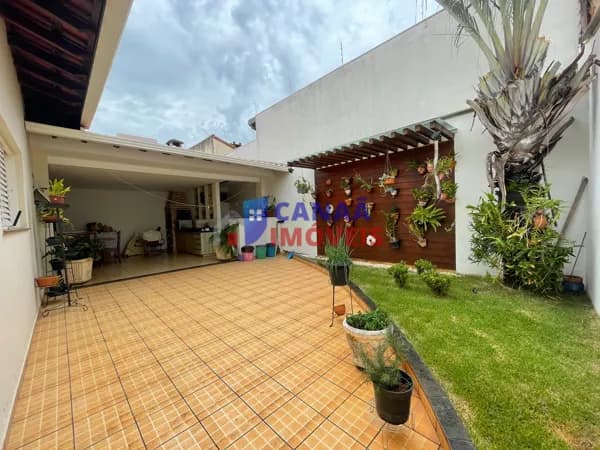Casa forte 3 quartos bairro Santa Mônica