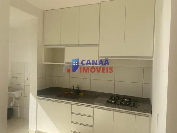 Apartamento 2 quartos c/ armarios e elevador