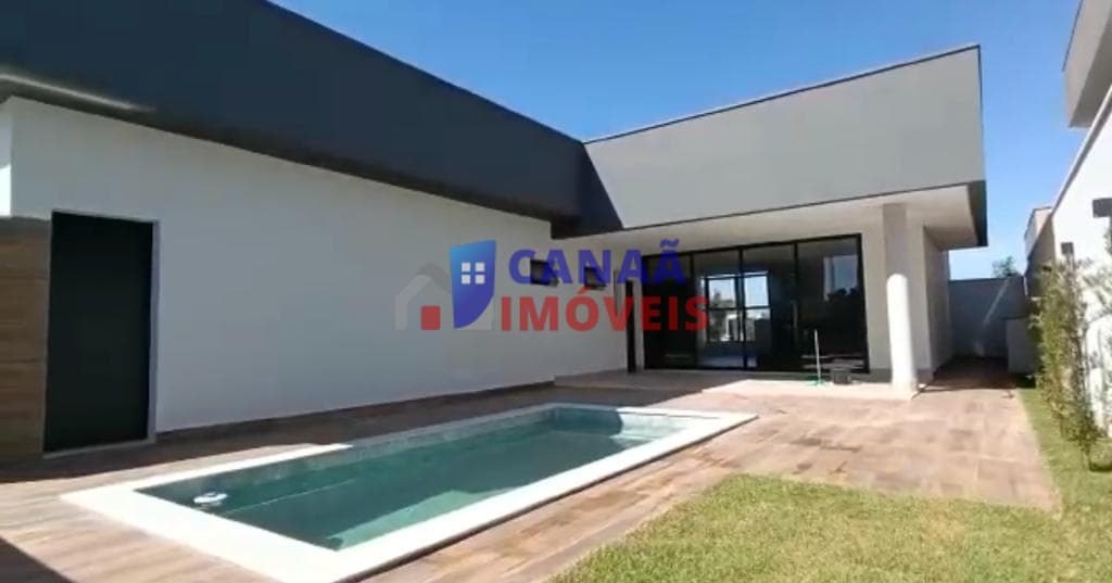 Casa com 3 suites, piscina aquecida