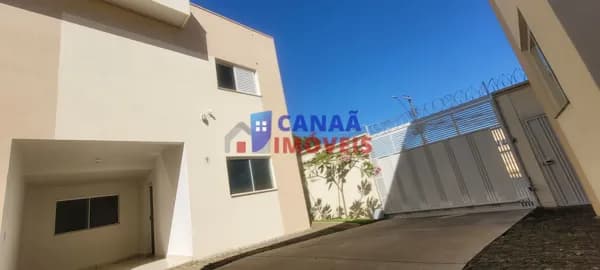 Sobrado duplex 3 quartos 1 suíte bairro Oswaldo - região martins