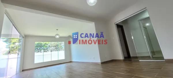 Casa térrea 3 quartos, 1 suíte e 2 demi suíte, lote 440m² (pega duas ruas)
