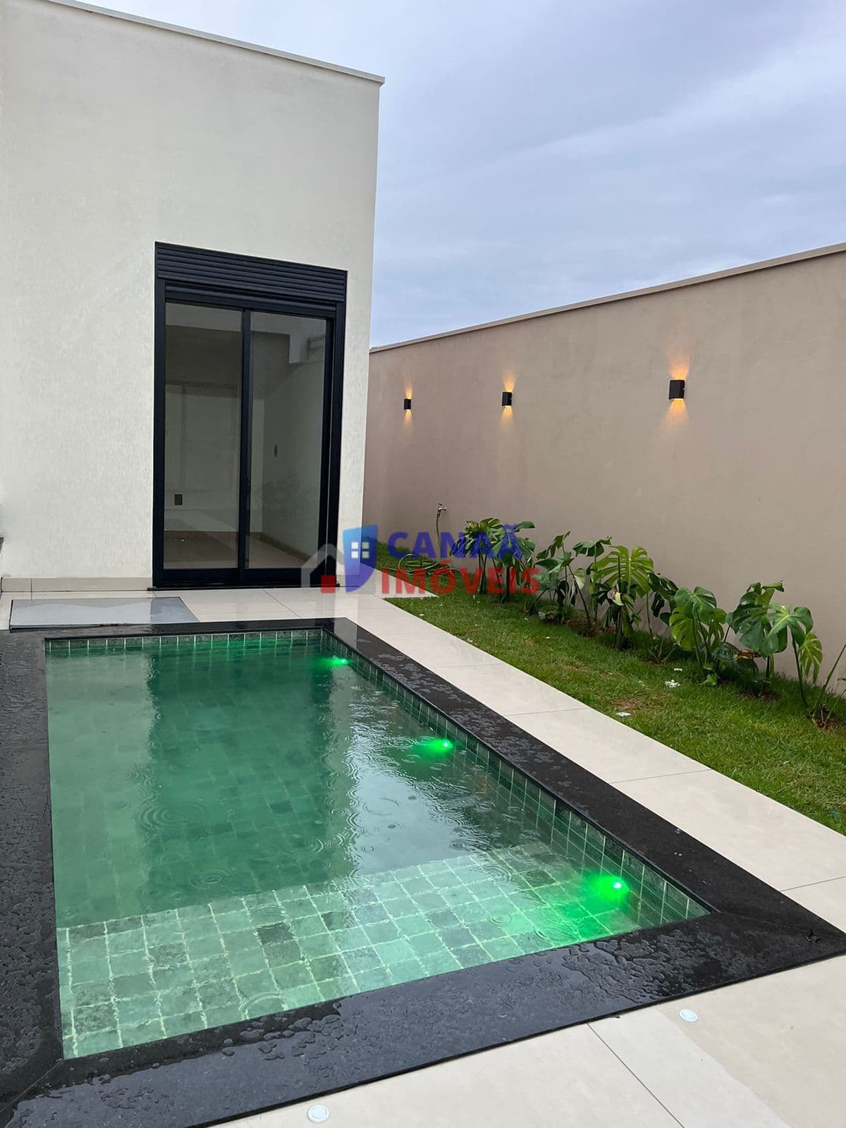 Casa 3 suítes c/ piscina Condomínio Fechado Raros Alto Umuarama!
