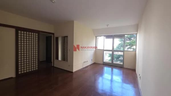Apartamento para Alugar com 3 Quartos e Varanda