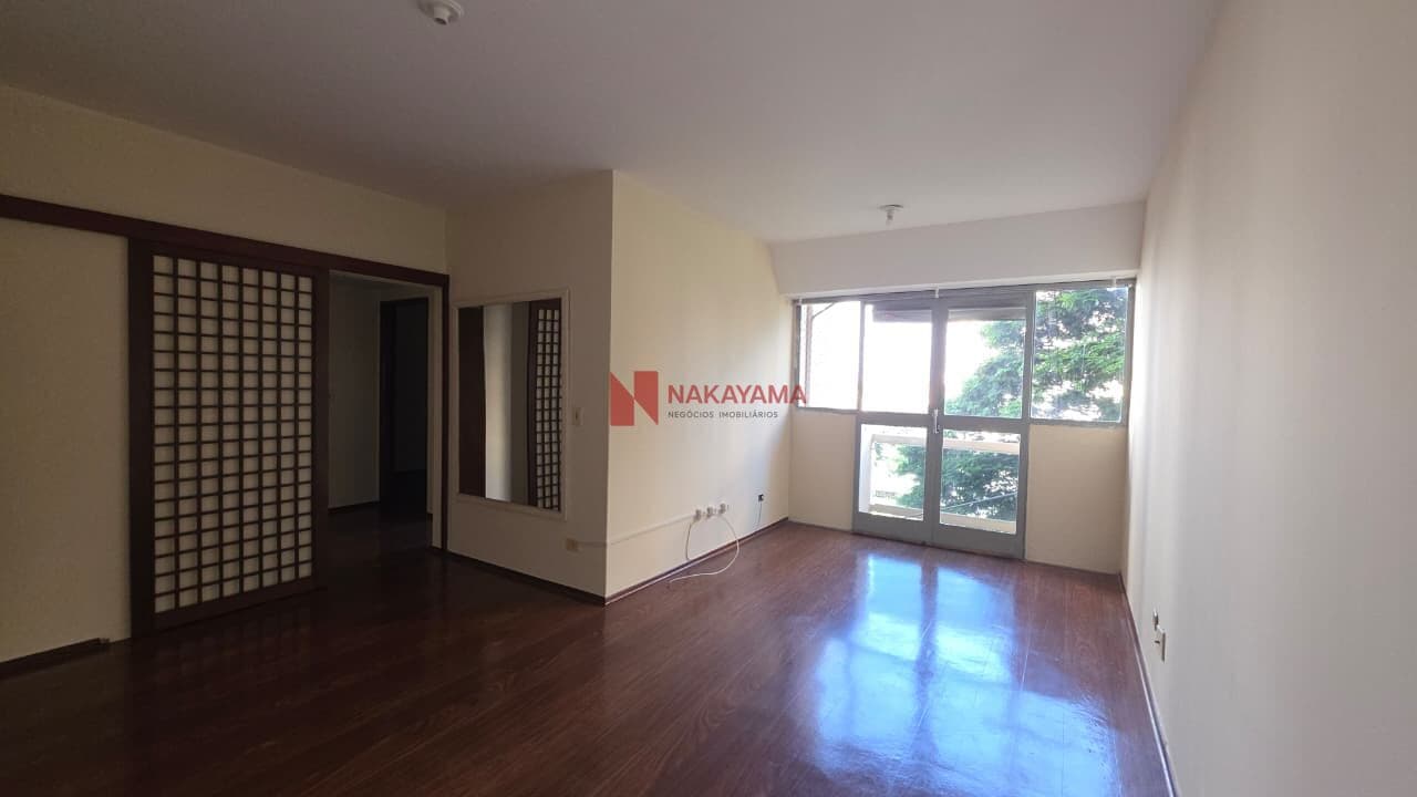 Apartamento para Alugar com 3 Quartos e Varanda