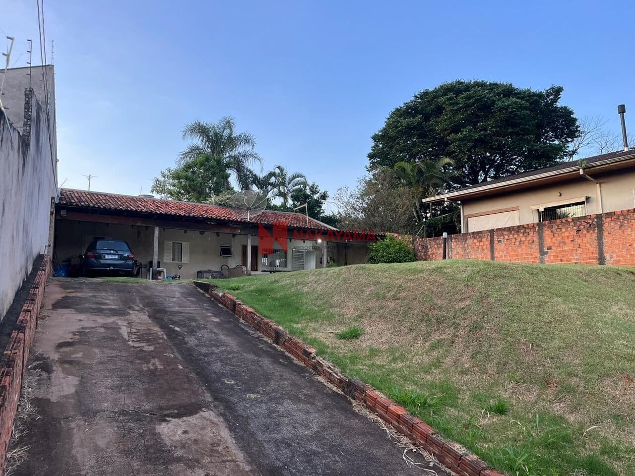 Casa à Venda com Terreno Amplo no Cambezinho em Londrina