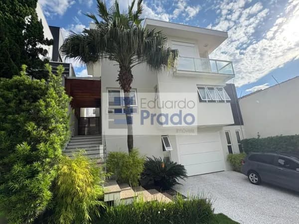Sobrado com 4 suítes e 8 vagas em Condomínio Fechado na Nova Cantareira