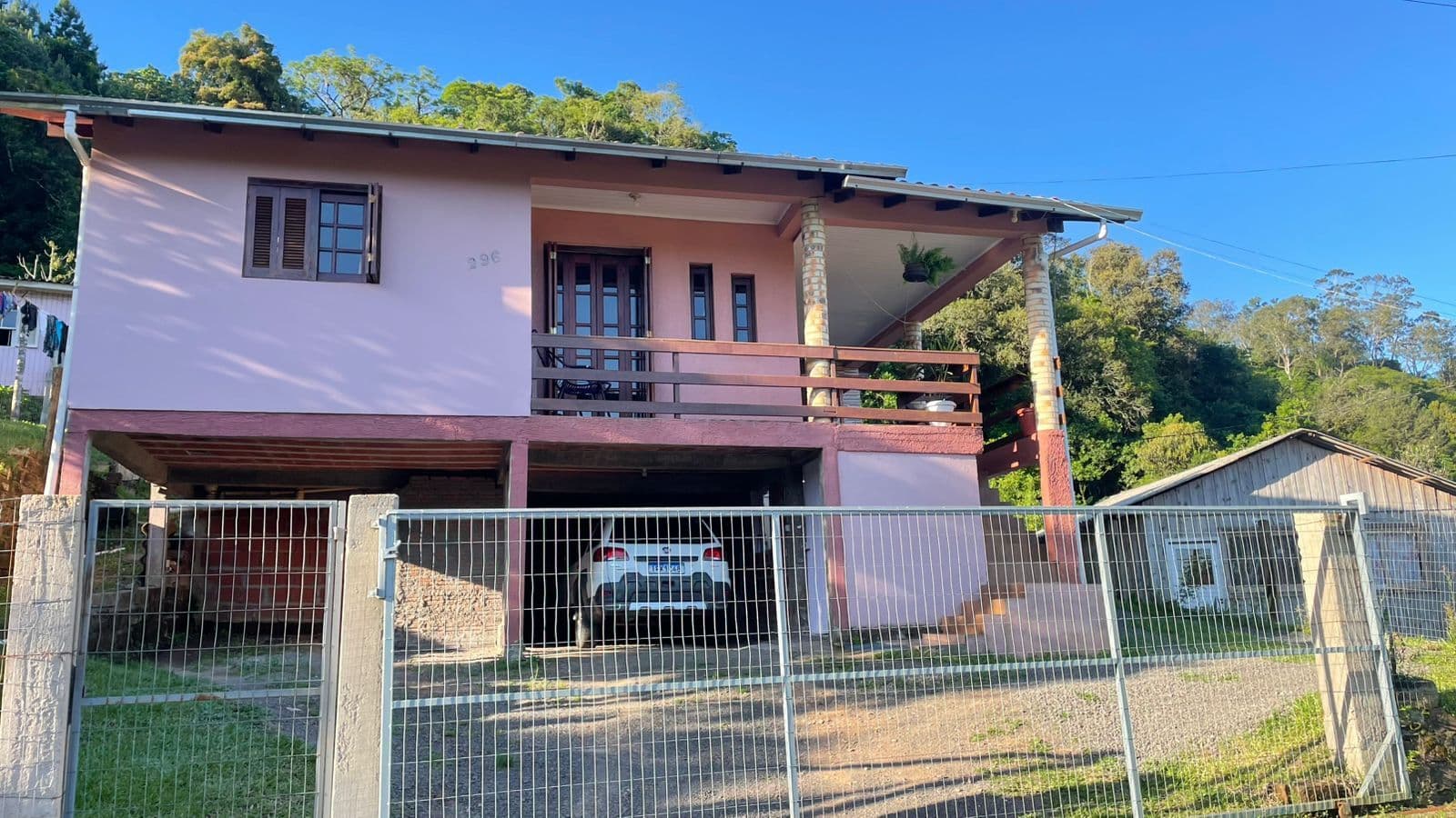 SÃO DUAS CASAS DE ALVENARIA NO MESMO TERRENO/FRENTE E FUNDOS