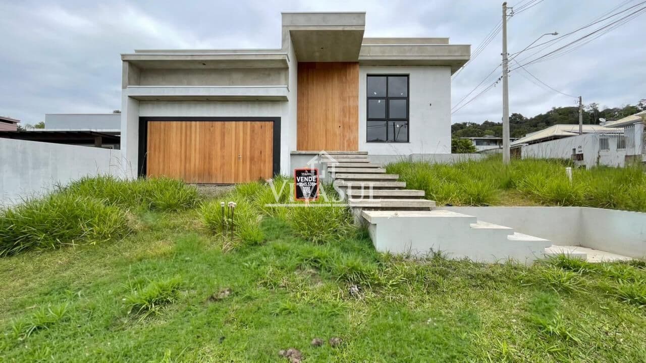 Casa Alto Padrão com 3 Dormitórios no bairro Vila Nova em igrejinha/RS