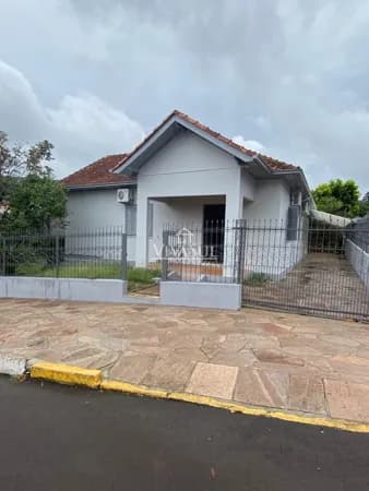 Casa com 3 dormitórios, 1 sendo suite no centro de Igrejinha