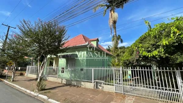 Terreno com 922,50m², com casa com 3 dormitórios no centro de Igrejinha/RS