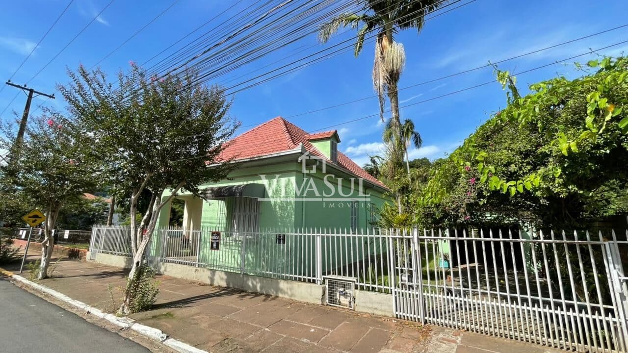 Terreno com 922,50m², com casa com 3 dormitórios no centro de Igrejinha/RS