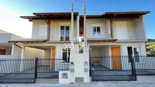 Casa Sobrado com 2 dormitórios á venda no Bairro Viaduto em Igrejinha/RS