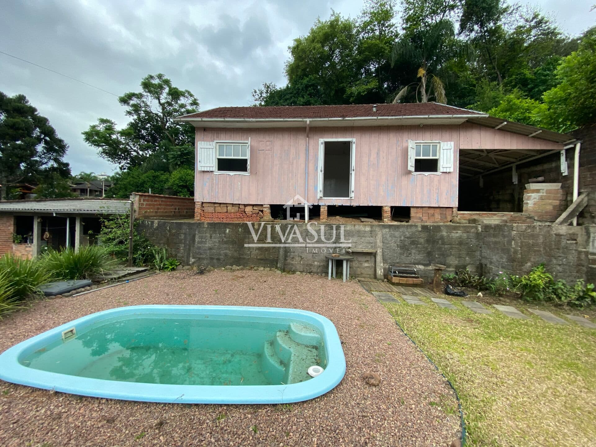 Casa para locação com piscina e vista privilegiada.