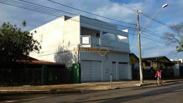 Prédio/Edifício Inteiro em Araguari - Goiás