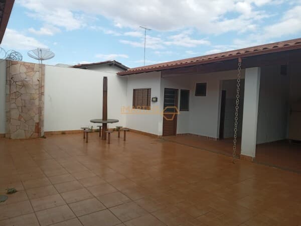 Casa em Araguari - Paineiras