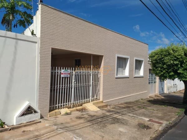 Casa em Araguari - Centro