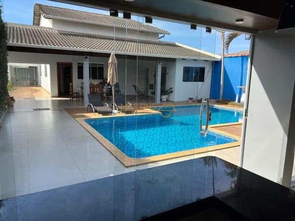 Casa em Araguari - Jóquei Clube