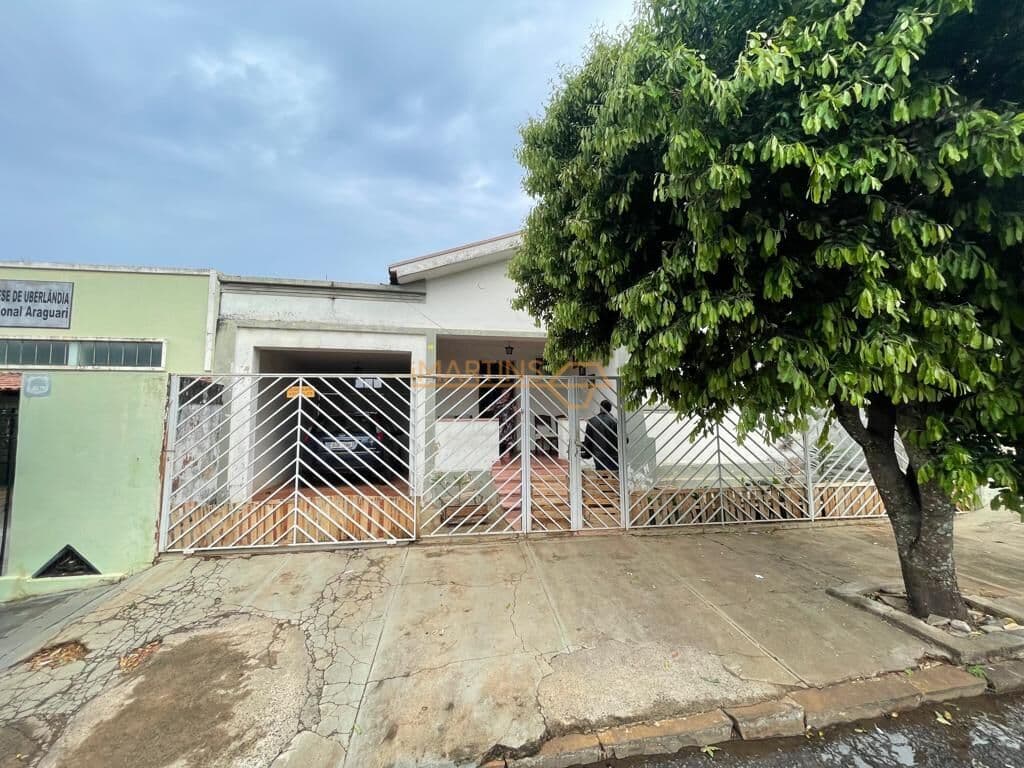 Casa em Araguari - Centro