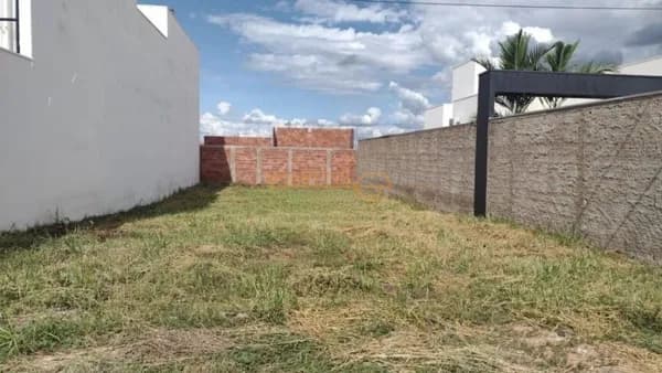 Lote/Terreno em Araguari - Centro