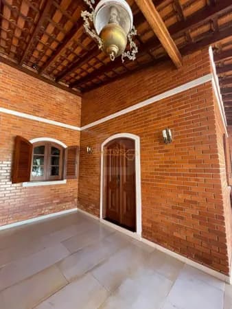 Casa em Araguari - Centro