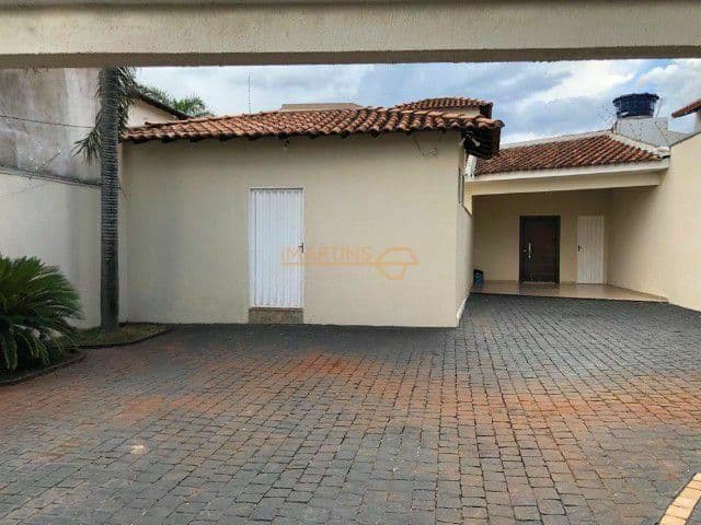 Casa em Araguari - Centro