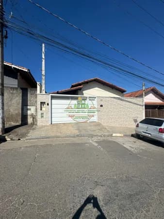 Casa no centro da cidade proximo a bancos e comercios (venda porteira fechada)
