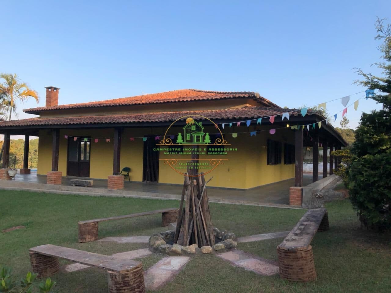 Sítio de 15.000m² estilo colonial com nascente a 6km do centro da cidade