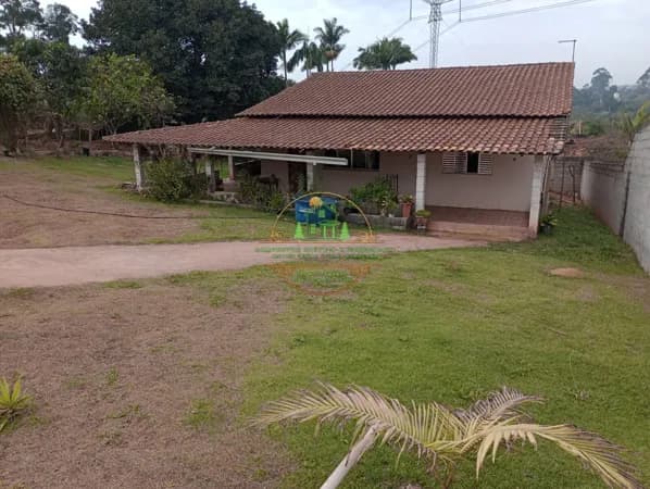 Chácara com 2 casas proximo a comércios locais em Ibiúna SP