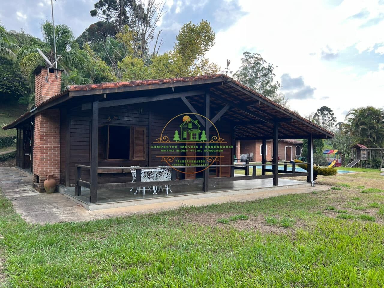 Chácara porteira fechada com sauna em condomínio com clube e lagos