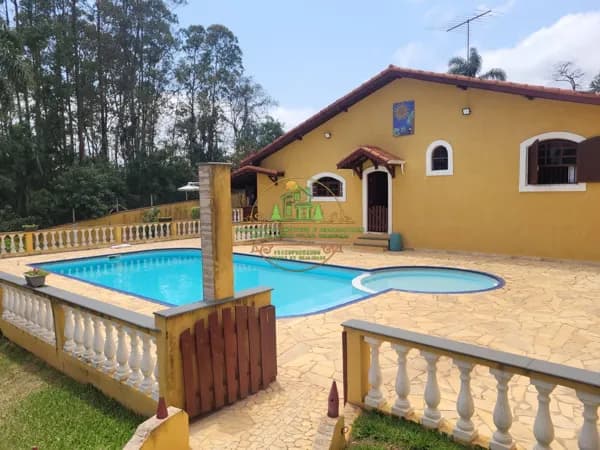 Chácara em condomínio fechado com clube