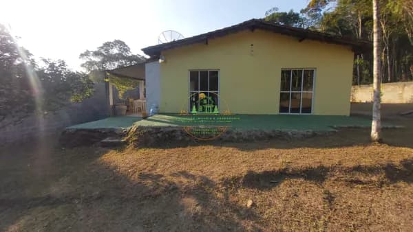 Chácara de 7.000m² com lago em condomínio fechado
