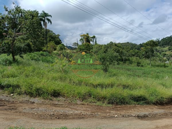 Terreno de 1.525m² com escritura