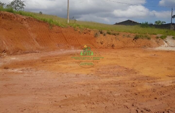 Terreno limpo e plano pronto para construir fácil acesso ótima localização