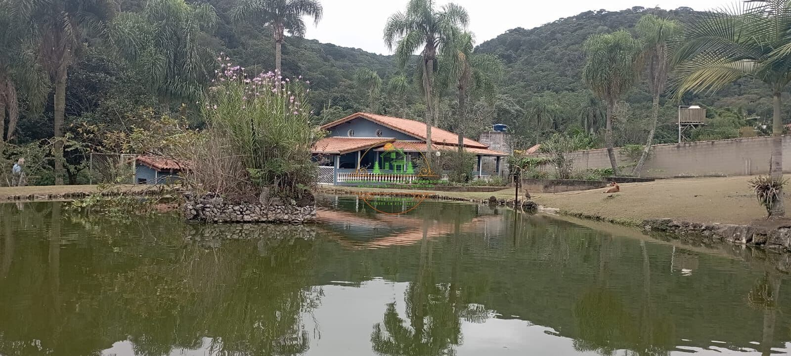 Chácara com 2 casas 2 lagos com peixes em condomínio fechado