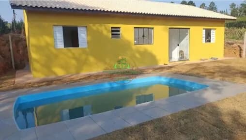 Casa de campo a venda recém construida com piscina próximo ao centro de Ibiúna SP