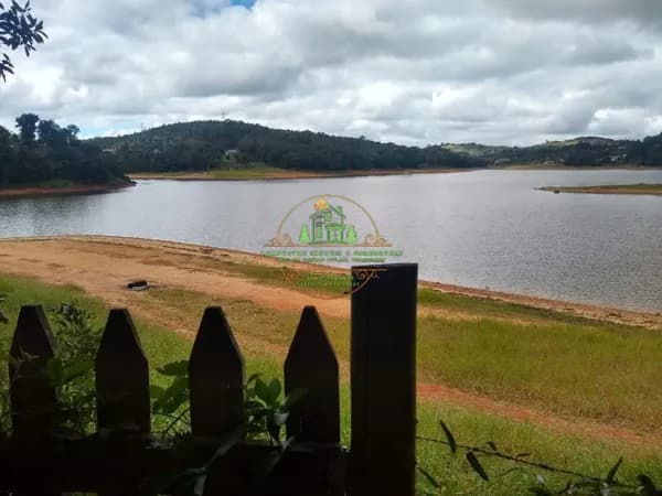 Chácara Pé na agua na cidade de Mairinque SP