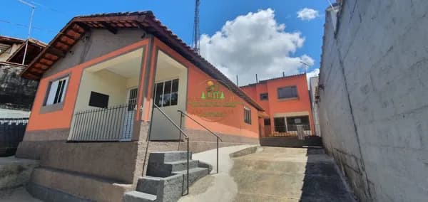 Casa Sobrado com 2 casas no centro da cidade ótima localização