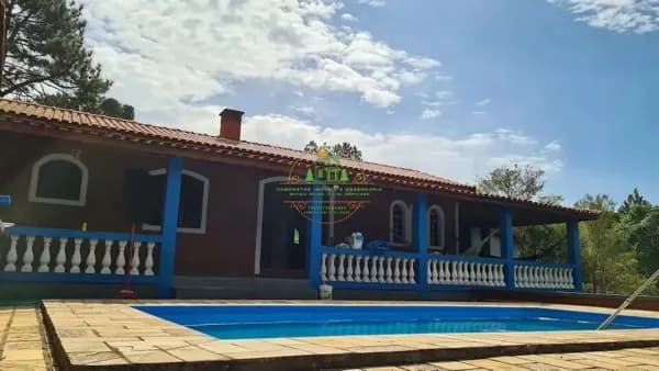 Chácara com 2 casas porteira fechada próximo a represa