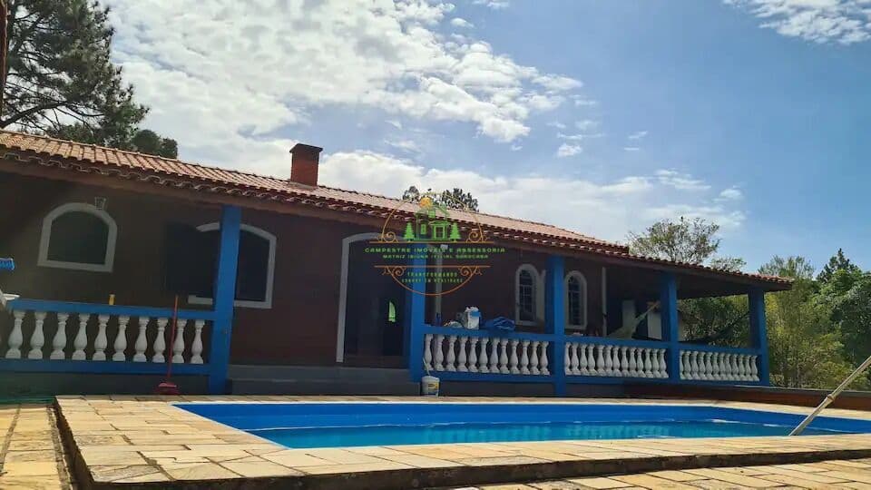 Chácara com 2 casas porteira fechada próximo a represa