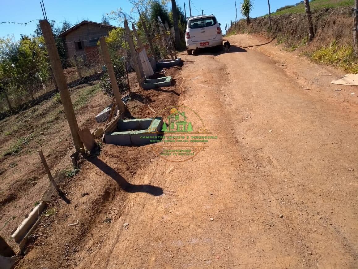 Terreno 1.000m² com pequena casa em Ibiúna SP