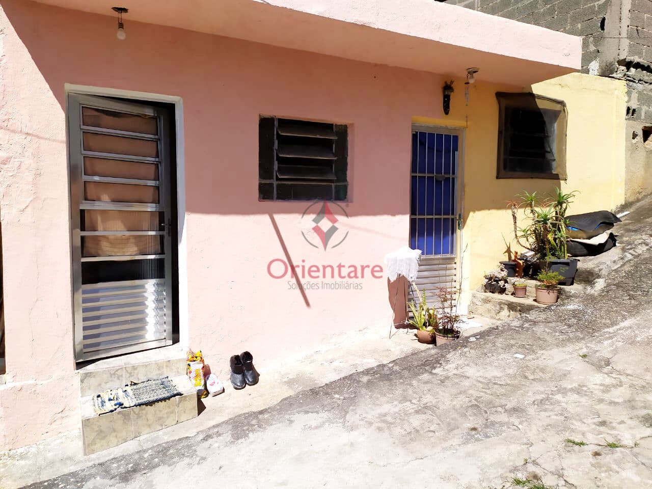 Imóvel com 3 casas e terreno na Vila Brasilândia