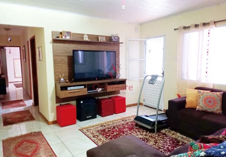 Imóvel a venda na Freguesia do Ò com 2 casas.