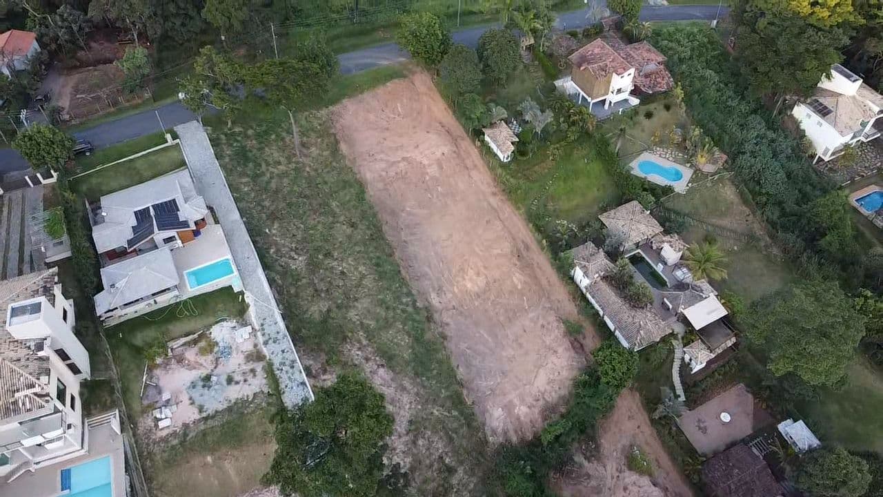Maravilhoso lote com fundo para area verde