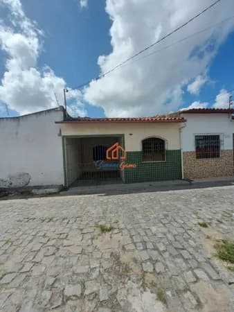 Casa agradável para moradia ou investimento perto de tudo
