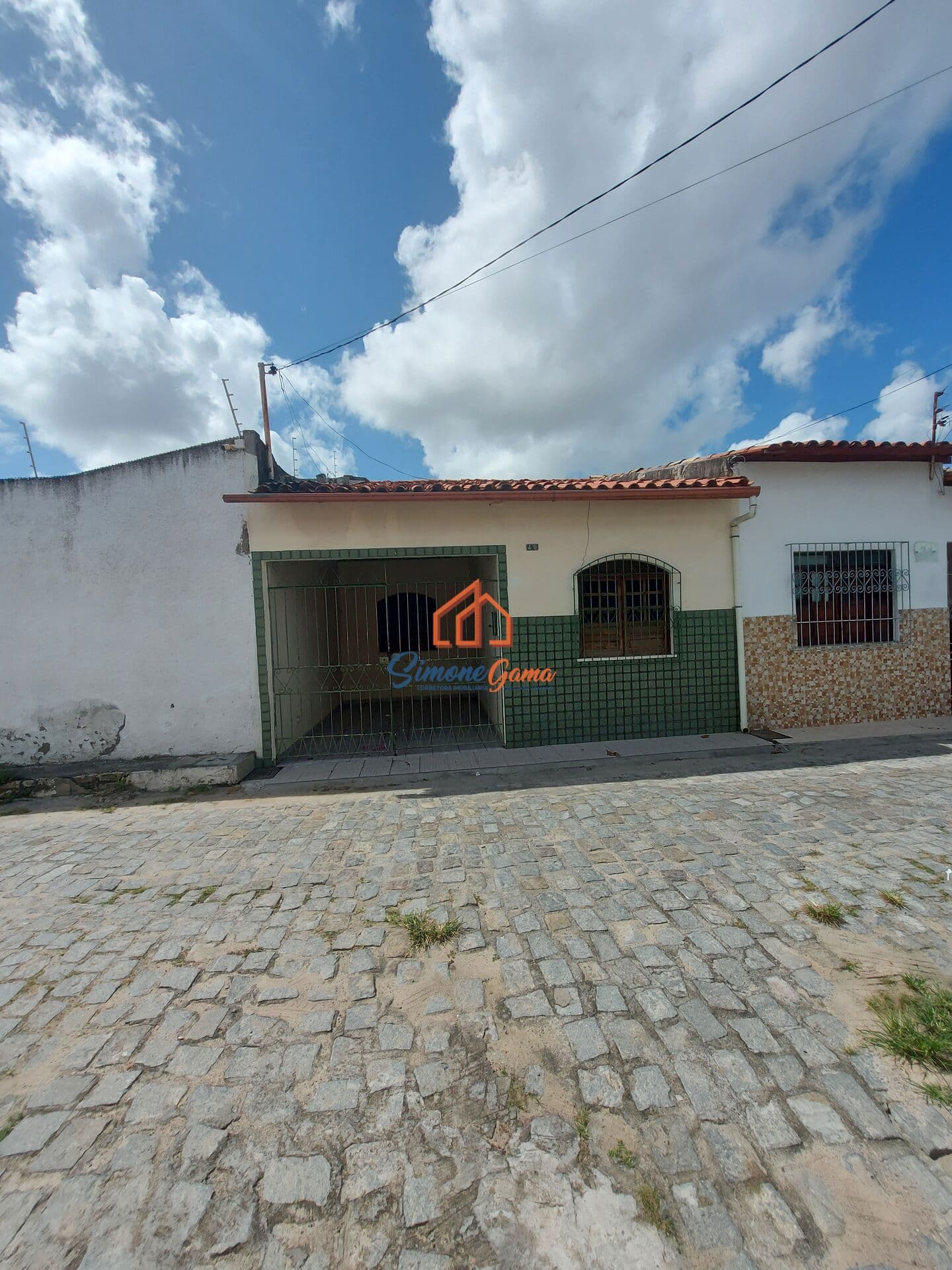 Casa agradável para moradia ou investimento perto de tudo