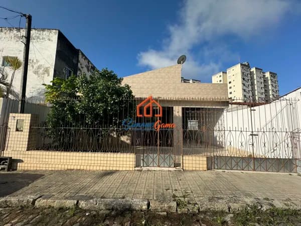 ESPAÇOSA E BEM LOCALIZADA